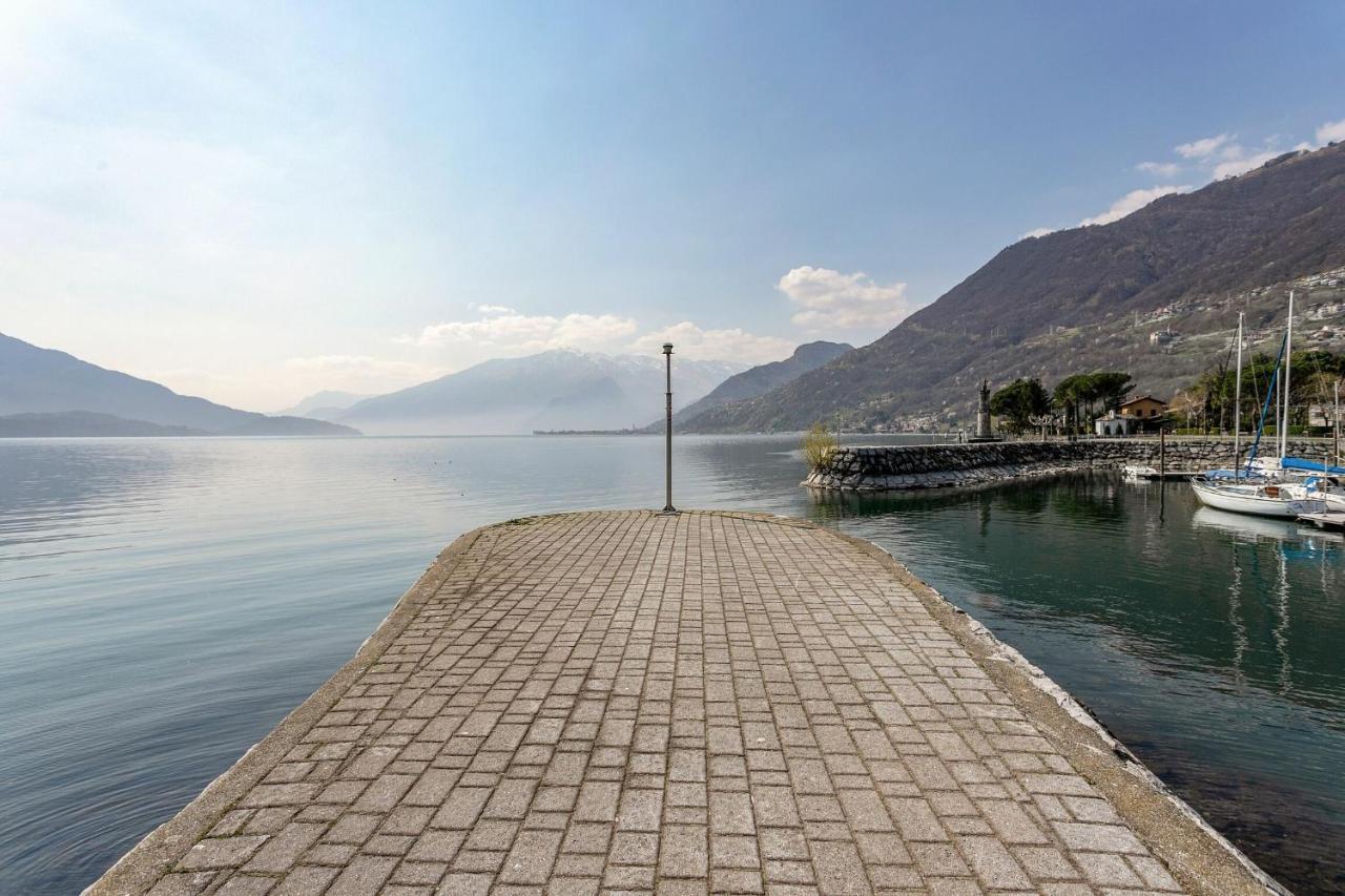 Yellow Lake View By Halldis Gera Lario Luaran gambar